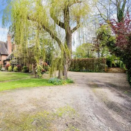 Buy this 3 bed house on East Grinstead Road in Lingfield, RH7 6ES