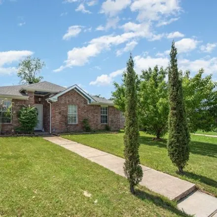 Buy this 3 bed house on 13444 Vida Ln in Dallas, Texas