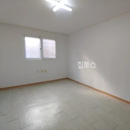 Rent this 2 bed apartment on 서울특별시 강남구 신사동 562-7