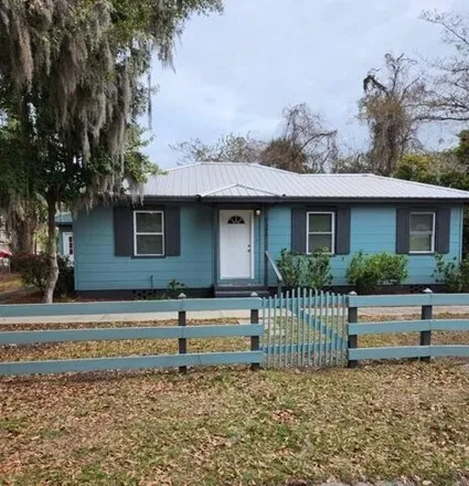 Buy this 3 bed house on 810 4th Street in Brunswick, GA 31520