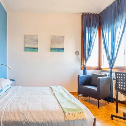 Rent this 3 bed room on Via Felice Mendelssohn in 35132 Padua Province of Padua, Italy