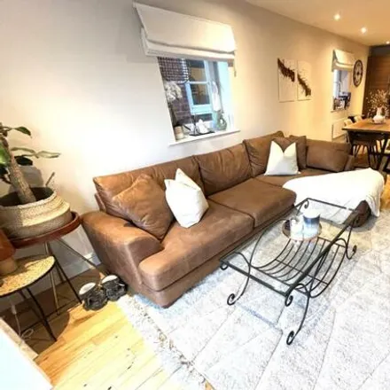 Image 2 - Roundhay Court, Sutherland Avenue, Leeds, LS8 1BL, United Kingdom - Apartment for sale