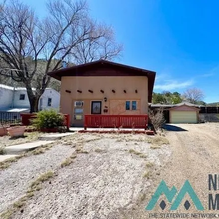 Buy this 1 bed house on 518 South 7th Street in Raton, NM 87740