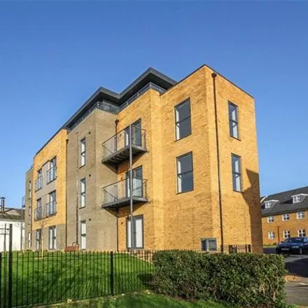 Rent this 2 bed apartment on Lockview Court in Corner Hall, HP3 9DA