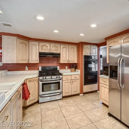 Image 5 - 2614 White Pine Drive, Henderson, NV 89074, USA - House for sale