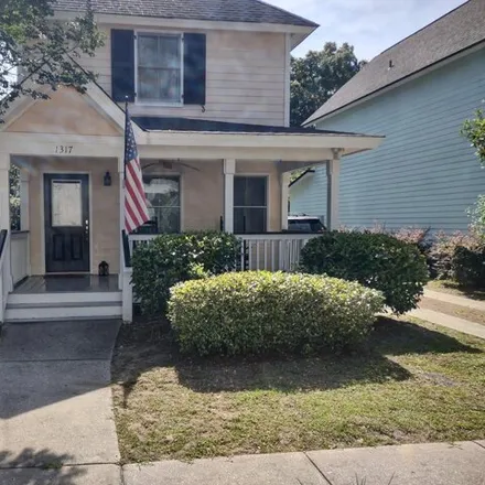 Buy this 2 bed house on 1317 Broad St in Beaufort, South Carolina