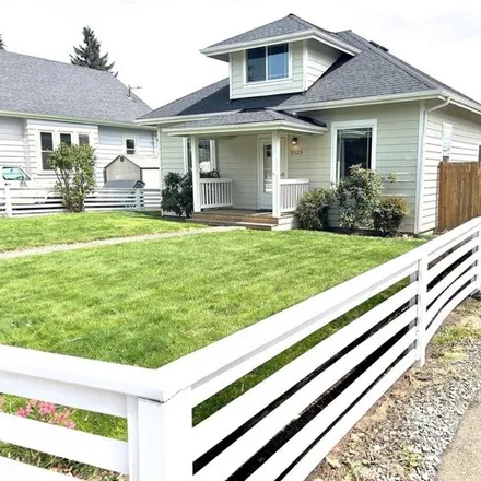 Buy this 3 bed house on 2171 Cleveland Avenue in Everett, WA 98201