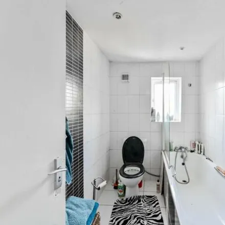 Image 3 - Hornsey Park Road, London, N8 0JY, United Kingdom - Apartment for sale