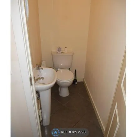 Image 6 - Valley View, Newcastle-under-Lyme, ST5 3FB, United Kingdom - Apartment for rent