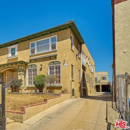 Buy this studio townhouse on 206 South Catalina Street in Los Angeles, CA 90004