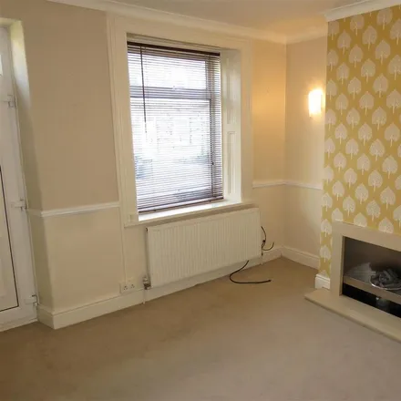 Image 5 - New Street, Sheffield, S35 4LU, United Kingdom - Townhouse for rent