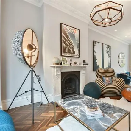 Rent this 4 bed townhouse on 10 Aynhoe Road in London, W14 0QD