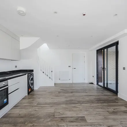 Image 7 - Fusion House, 4 Crownfield Road, London, E15 2BF, United Kingdom - Apartment for rent