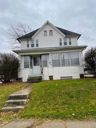 Rent this 3 bed house on W Charles St in Bucyrus, OH