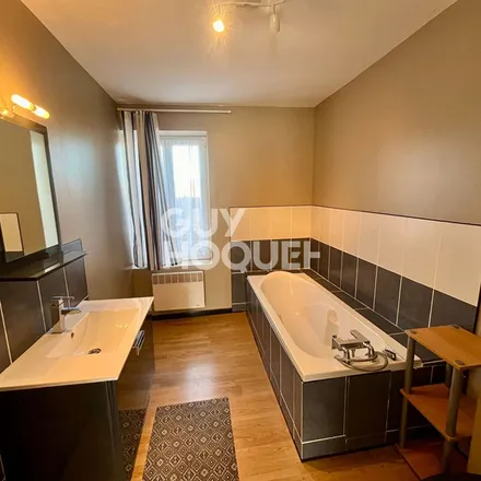 Rent this 2 bed apartment on Hôtel de ville de Calais in Place du Soldat Inconnu, 62107 Calais