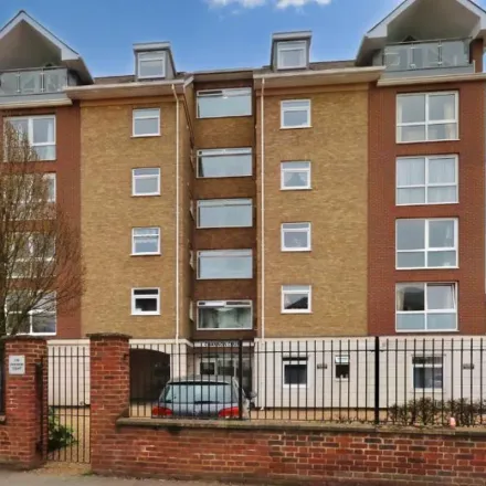 Image 7 - Claremont Gardens, London, KT6 4RS, United Kingdom - Apartment for rent