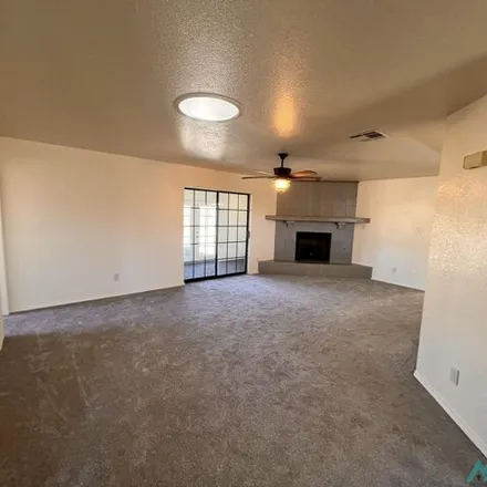 Image 2 - 1015 Locust Street, Truth or Consequences, NM 87901, USA - House for sale