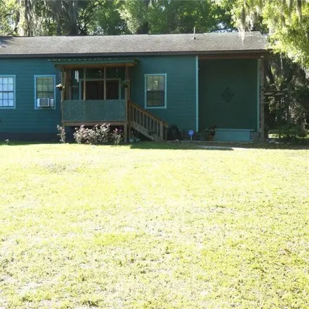 Buy this 2 bed house on 330 West Lakeview Street in Lady Lake, FL 32159