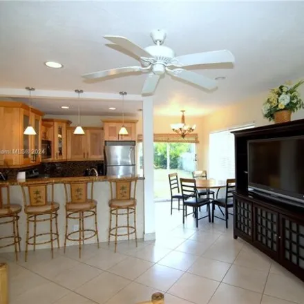Image 5 - 4585 Poinciana Street, Lauderdale-by-the-Sea, Broward County, FL 33308, USA - House for sale