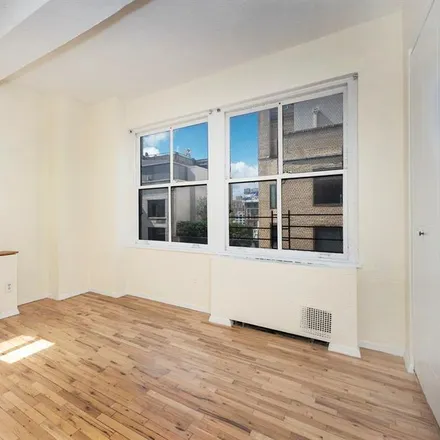 Image 5 - 4 LEXINGTON AVENUE 13K in Gramercy Park - Apartment for sale