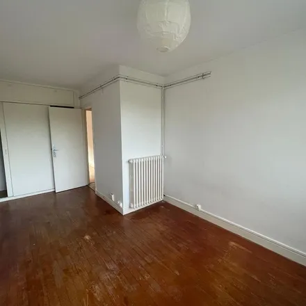 Rent this 3 bed apartment on 28 Avenue Frizac in 31400 Toulouse, France