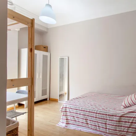 Rent this 7 bed room on Siervas de Jesús in Carrer de Salamanca, 46005 Valencia