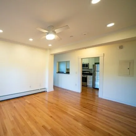 Image 8 - 219 Commonwealth Avenue, Newton, MA 02159, USA - Apartment for rent