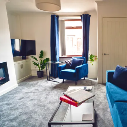 Rent this 3 bed apartment on Droylsden Road in Manchester, M40 1GJ