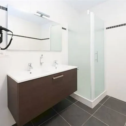Rent this 2 bed apartment on Rue de l'Université 4 in 4000 Grivegnée, Belgium