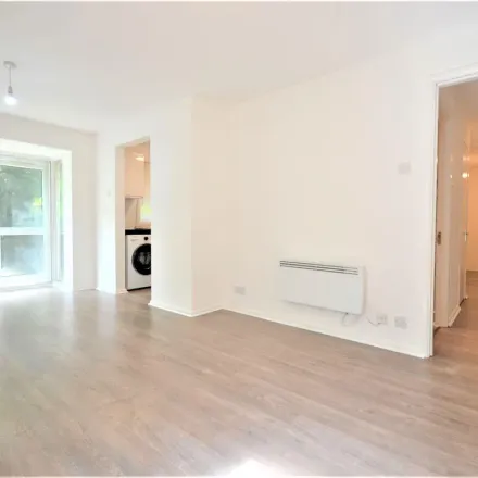 Image 4 - 9-16 Anderson Close, London, W3 6YJ, United Kingdom - Apartment for rent