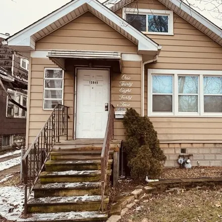 Rent this 3 bed house on West 139th Street in Riverdale, IL 60827