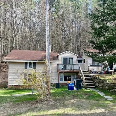 Buy this 5 bed house on 59 Vermont Route 11 in Landgrove, VT 05152