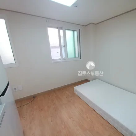 Rent this studio apartment on 서울특별시 관악구 신림동 251-212