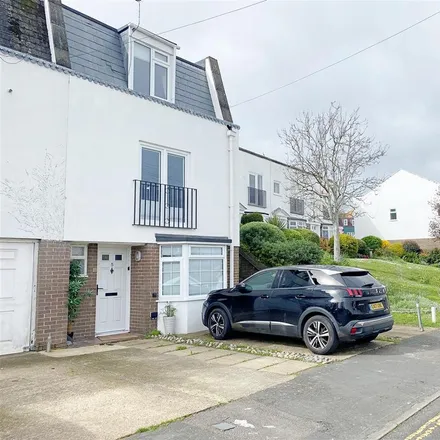 Rent this 3 bed townhouse on 10 Kew Street in Brighton, BN1 3LG