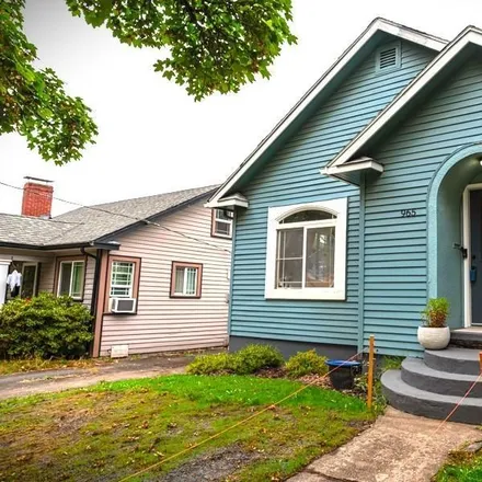 Buy this 3 bed house on 965 Madison Street Northeast in Salem, OR 97301