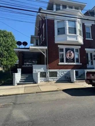 Buy this studio house on 286 North Boyer Street in Allentown, PA 18102
