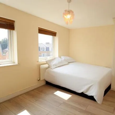 Rent this studio house on 14 Franklin Place in London, SE13 7ES