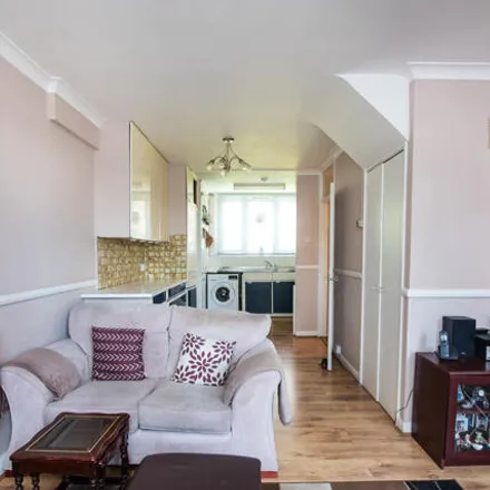 Buy this 3 bed apartment on Jervis Road in London, SW6 7SA