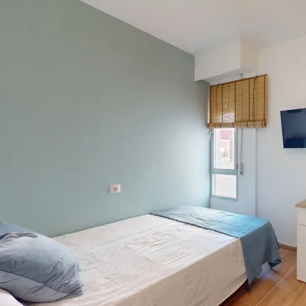 Rent this 5 bed room on Carrer de Josep Benlliure in 325, 46011 Valencia