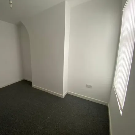 Image 7 - Canterbury Street, Liverpool, L19 8LA, United Kingdom - Townhouse for rent