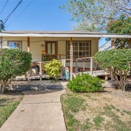 Buy this 2 bed house on 835 South Adams Avenue in Dallas, TX 75208