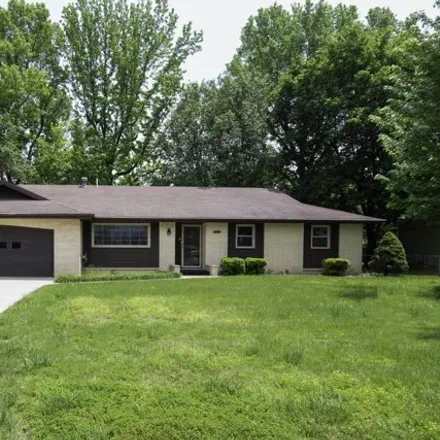 Buy this 3 bed house on 348 South Hemlock Avenue in Springfield, MO 65802