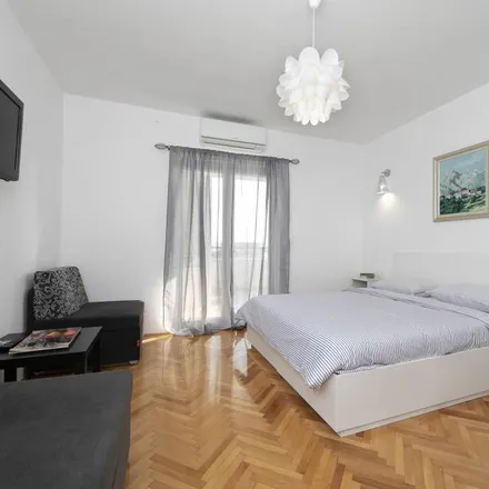 Rent this 1 bed apartment on 21325 Tučepi