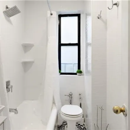 Image 4 - 2156 Cruger Avenue, New York, NY 10462, USA - Apartment for sale