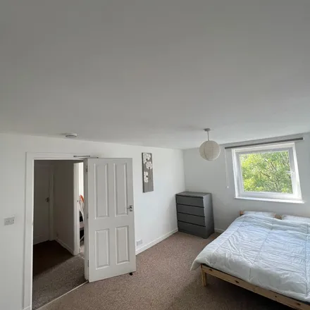 Rent this 4 bed apartment on Gillespie Road in London, N5 1LL
