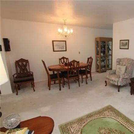 Image 3 - 810 Oakmont Avenue, Sun City Center, Hillsborough County, FL 33573, USA - House for rent