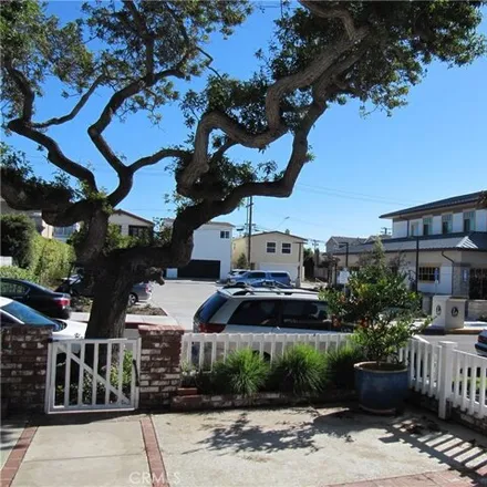 Rent this studio apartment on 421 Marigold Ave in Corona Del Mar, California