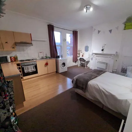 Rent this 1 bed house on 189 Royal Park Terrace in Leeds, LS6 1NH