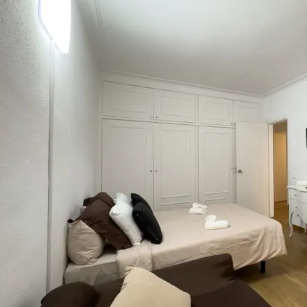 Rent this 4 bed room on Meridiana - Navas de Tolosa in Avinguda Meridiana, 08001 Barcelona