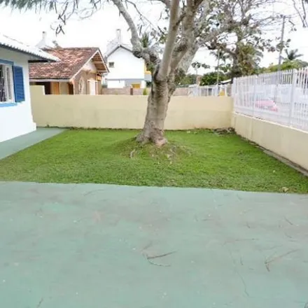 Rent this 4 bed house on Rua dos Golfinhos in Ingleses do Rio Vermelho, Florianópolis - SC
